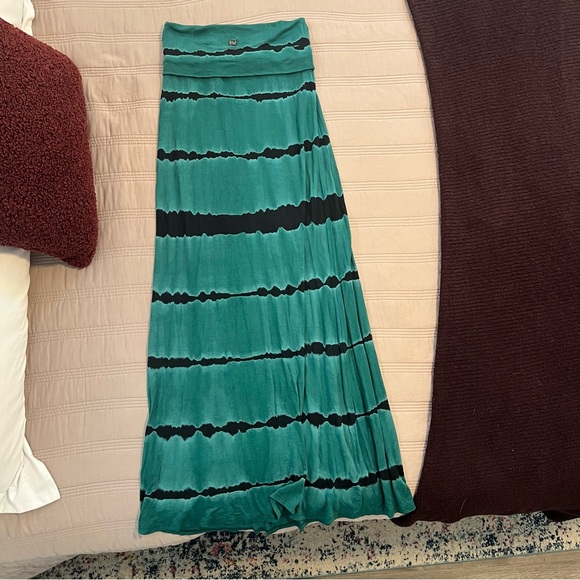 Billabong Teal and Black Maxi Skirt - Picture 4 of 5